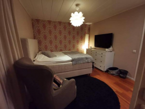 OWN ROOM WITH BIG BED IN A BIG HOUSE!, Luleå
